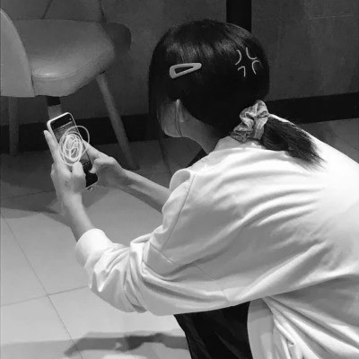 qq头像女生黑白少女高清图片