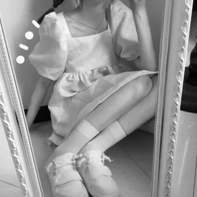 qq头像女生黑白少女高清图片