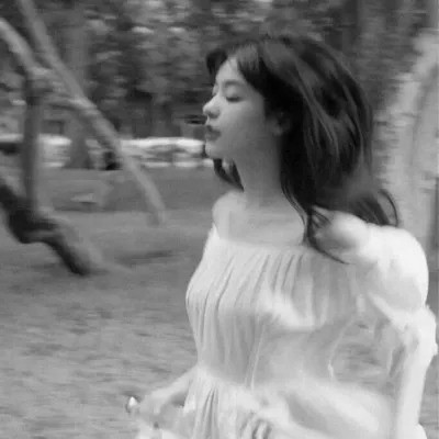 qq头像女生黑白少女高清图片