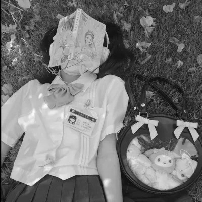 qq头像女生黑白少女高清图片