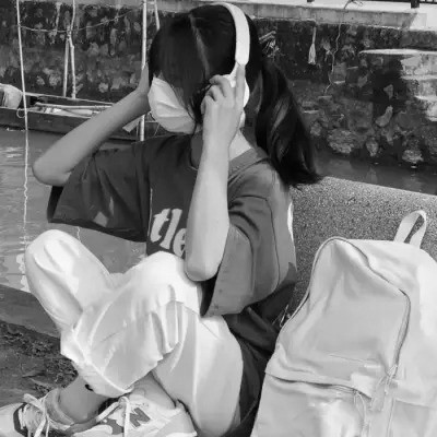 qq头像女生黑白少女高清图片