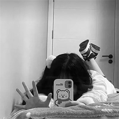 qq头像女生黑白少女高清图片