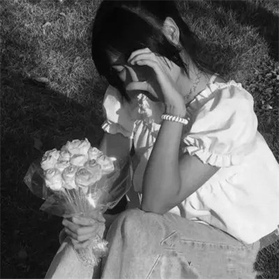 qq头像女生黑白少女高清图片