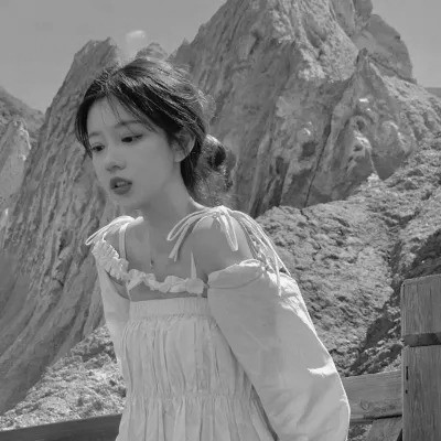 qq头像女生黑白少女高清图片