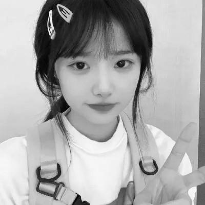 qq头像女生黑白少女高清图片