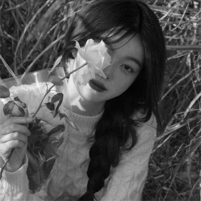 qq头像女生黑白少女高清图片