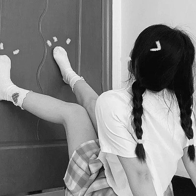 qq头像女生黑白少女高清图片