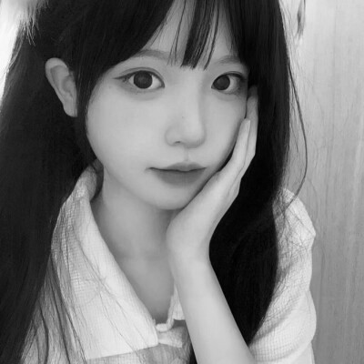 qq头像女生黑白少女高清图片