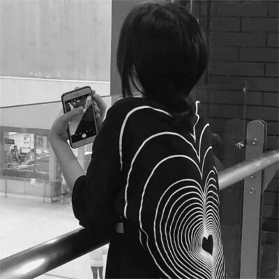 qq头像女生黑白少女高清图片
