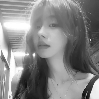 qq头像女生黑白少女高清图片