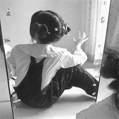 qq头像女生黑白少女高清图片