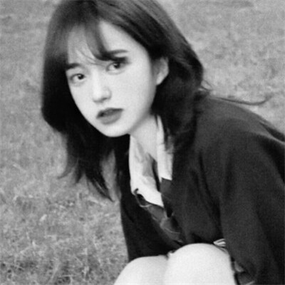 qq头像女生黑白少女高清图片