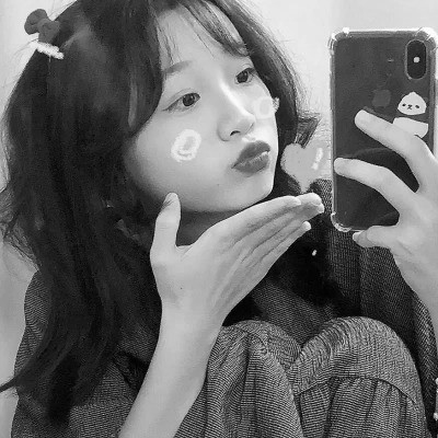 qq头像女生黑白少女高清图片