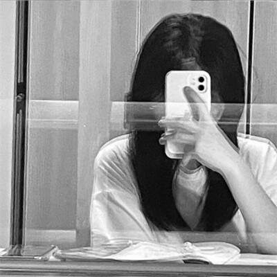 qq头像女生黑白少女高清图片