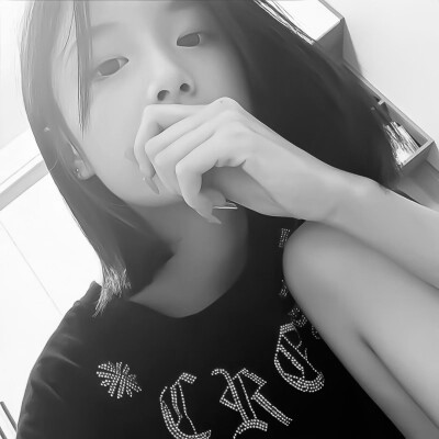 qq头像女生黑白少女高清图片