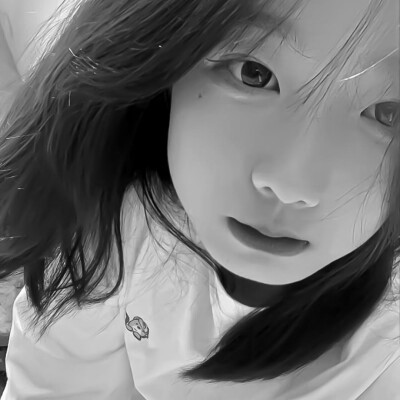 qq头像女生黑白少女高清图片