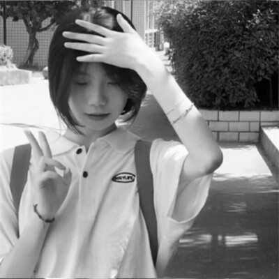 qq头像女生黑白少女高清图片