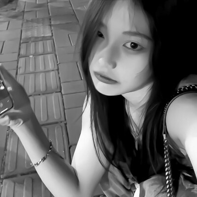 qq头像女生黑白少女高清图片