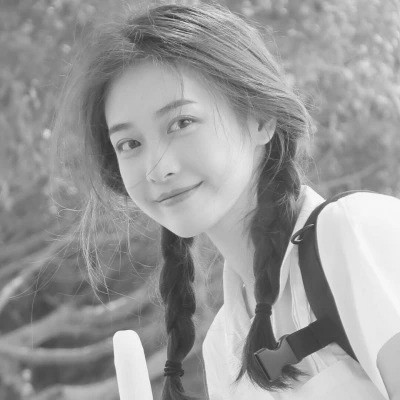 黑白女生头像唯美真人可爱图片