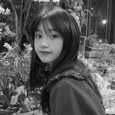 黑白女生头像唯美真人可爱图片