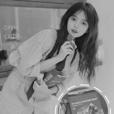 黑白女生头像唯美真人可爱图片