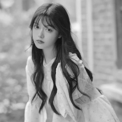 黑白女生头像唯美真人可爱图片