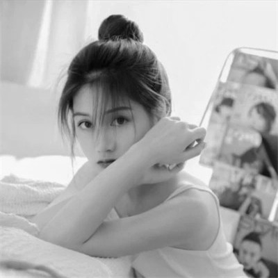 黑白清新头像唯美女生真人图片