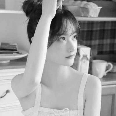 黑白清新头像唯美女生真人图片