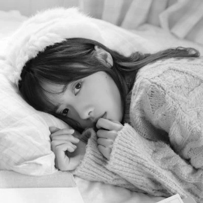 黑白清新头像唯美女生真人图片