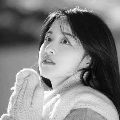 黑白清新头像唯美女生真人图片