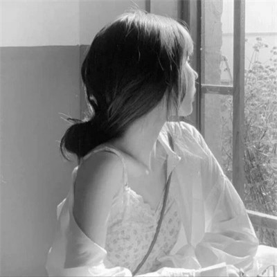 黑白清新头像唯美女生真人图片