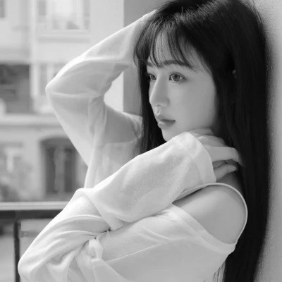黑白清新头像唯美女生真人图片