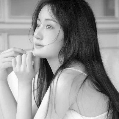 黑白清新头像唯美女生真人图片