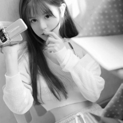 黑白清新头像唯美女生真人图片