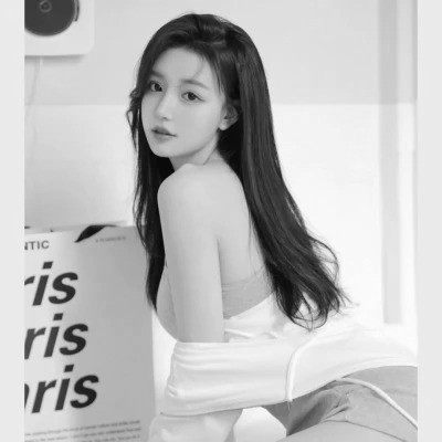黑白清新头像唯美女生真人图片