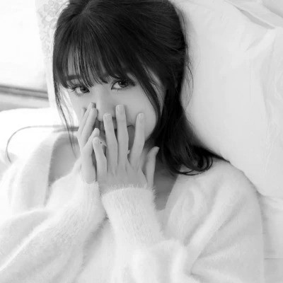 黑白清新头像唯美女生真人图片