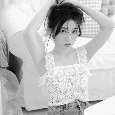 黑白清新头像唯美女生真人图片