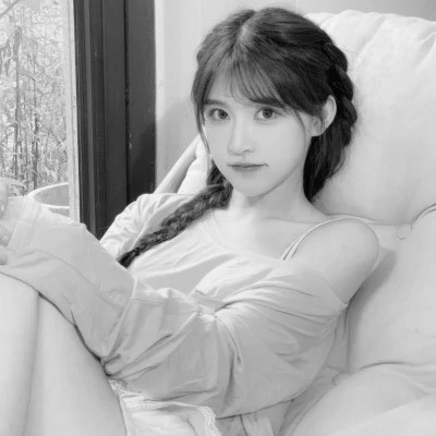 黑白清新头像唯美女生真人图片