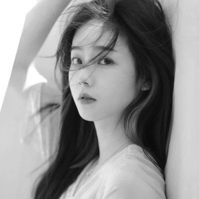 黑白清新头像唯美女生真人图片