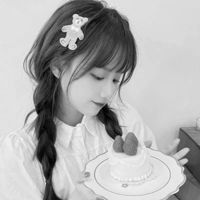 黑白清新头像唯美女生真人图片
