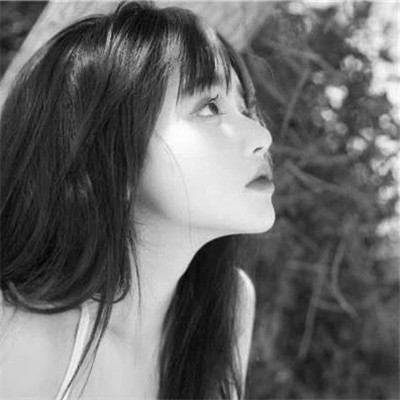 黑白清新头像唯美女生真人图片