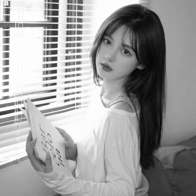 黑白清新头像唯美女生真人图片