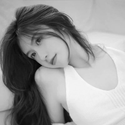黑白清新头像唯美女生真人图片