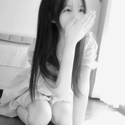 黑白清新头像唯美女生真人图片