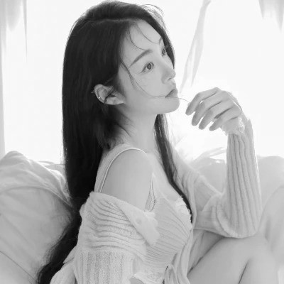 黑白清新头像唯美女生真人图片