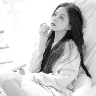 黑白清新头像唯美女生真人图片