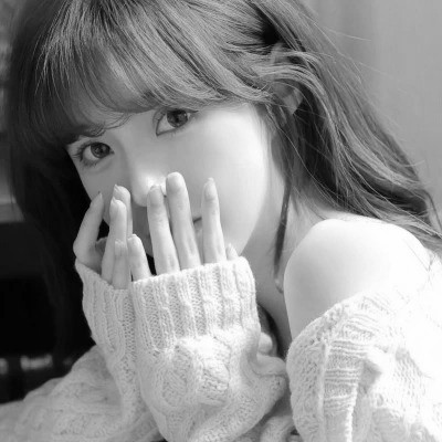 黑白清新头像唯美女生真人图片