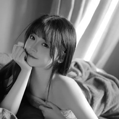 黑白清新头像唯美女生真人图片