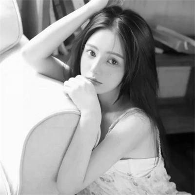 黑白清新头像唯美女生真人图片