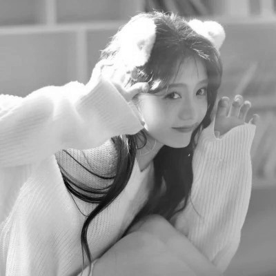黑白清新头像唯美女生真人图片